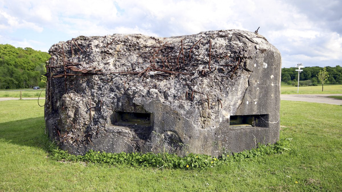 Ligne Maginot - R6B - HOSTE BAS - (Blockhaus pour arme infanterie) - La façade frontale durement éprouvée par les combats - Michel & Philippe ZIMMER