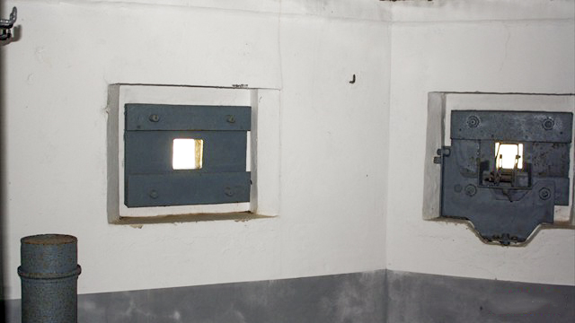 Ligne Maginot - R6B - HOSTE BAS - (Blockhaus pour arme infanterie) - Créneaux FM - Association Les Bergers des Pierres