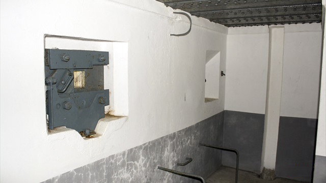 Ligne Maginot - R6B - HOSTE BAS - (Blockhaus pour arme infanterie) - Créneaux FM latéral - Association Les Bergers des Pierres