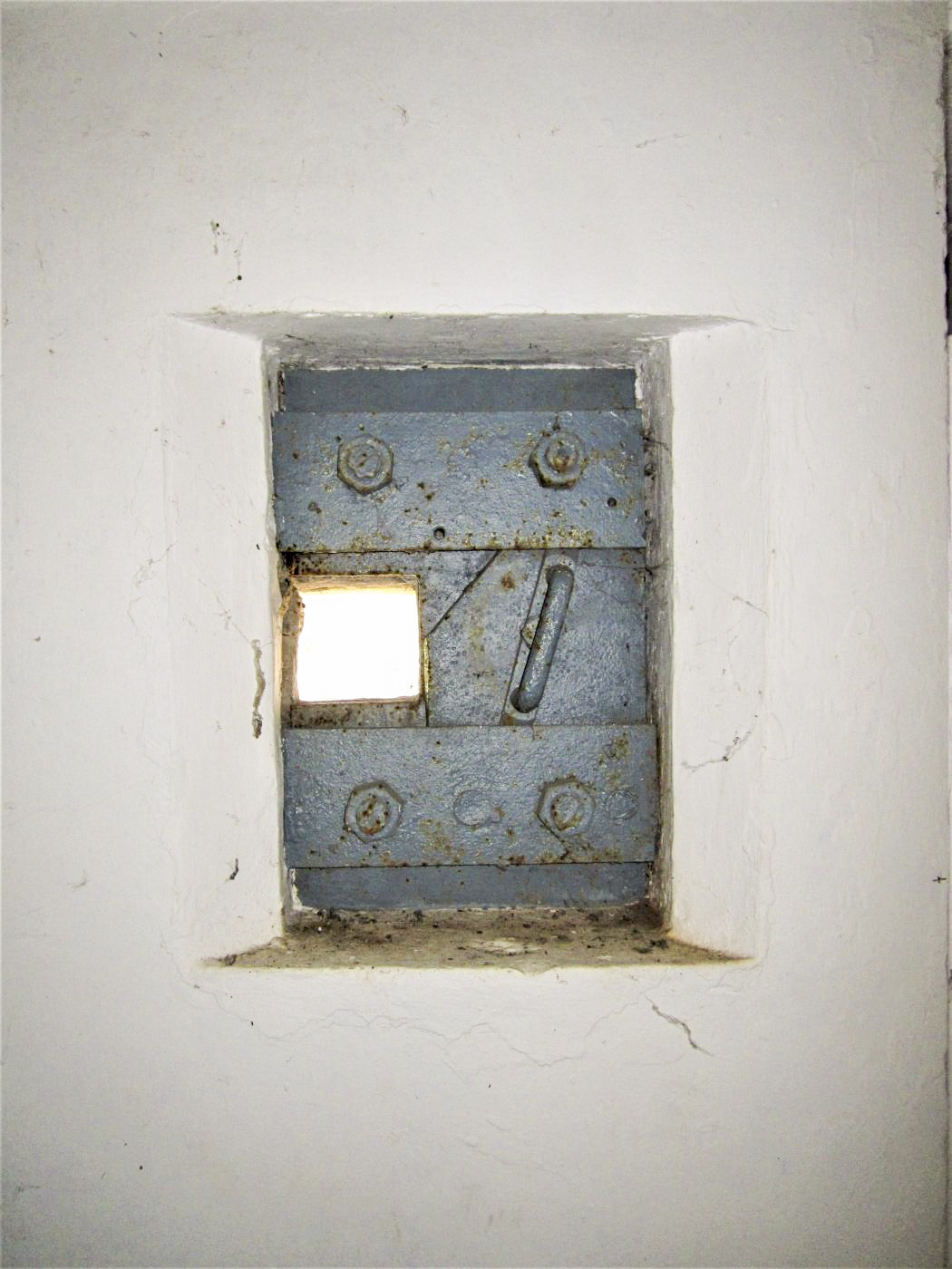 Ligne Maginot - R6B - HOSTE BAS - (Blockhaus pour arme infanterie) - Créneau de défense de l'entrée - Gregory Fuchs