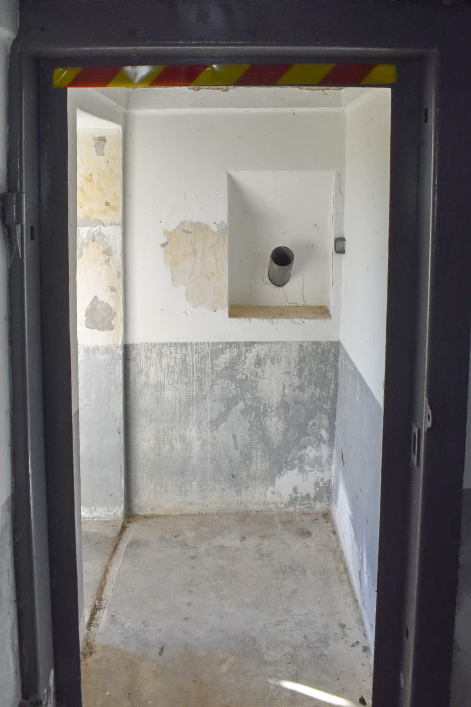 Ligne Maginot - R6B - HOSTE BAS - (Blockhaus pour arme infanterie) - Sas de l'entrée et goulotte à grenades - Daniel Froehly