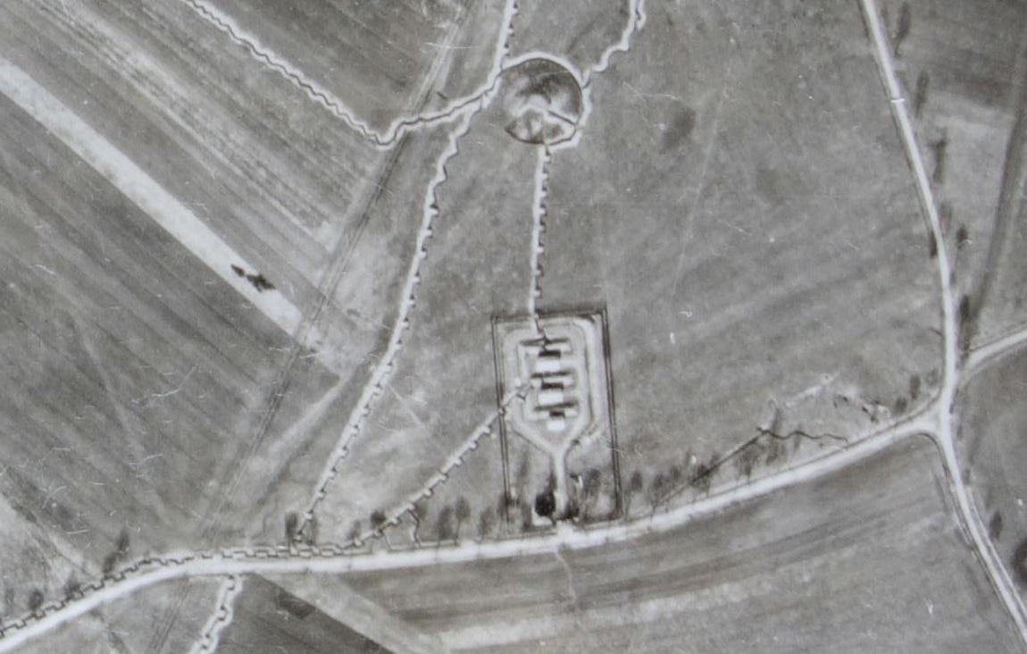 Ligne Maginot - LES PERCHAILLES - (Dépôt de Munitions) - Dépôt et bloc Db40 

Vue aérienne - Mission F030 Altitude 2000 - 9 mars 1940  - Armée Française 