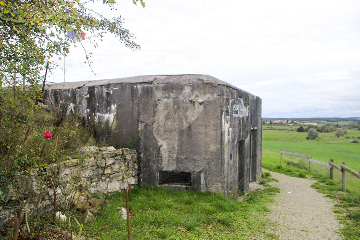 Ligne Maginot - AC1B - MC22 - LA COSTAUDE - (Casemate d'artillerie) - Créneau de défense rapprochée arrière - Michel et Philippe Zimmer