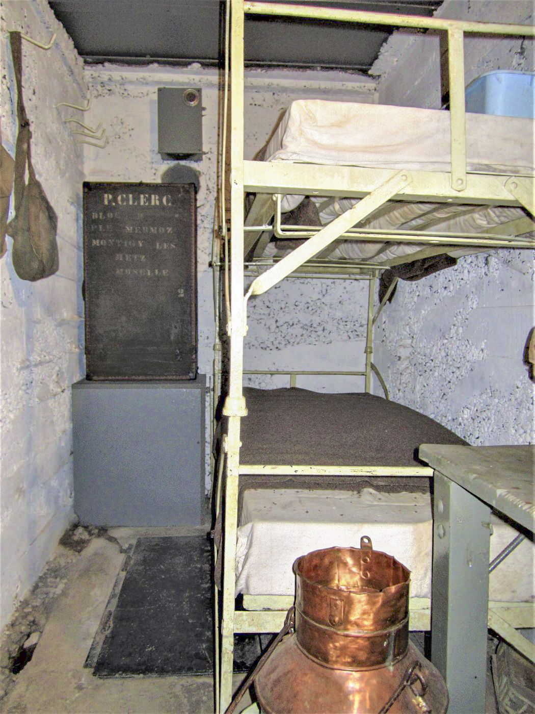 Ligne Maginot - AC1B - MC22 - LA COSTAUDE - (Casemate d'artillerie) - Chambre de repos - Gregory Fuchs