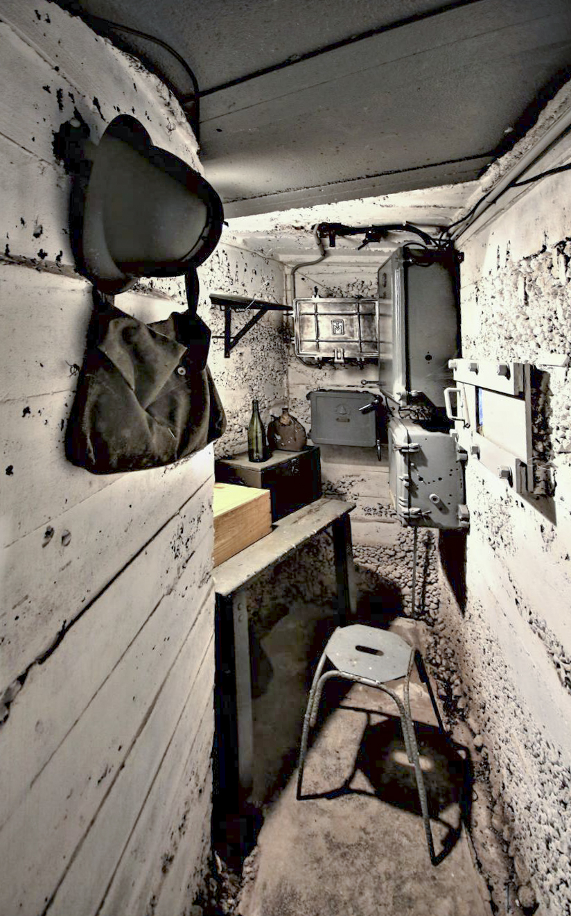 Ligne Maginot - AC1B - MC22 - LA COSTAUDE - (Casemate d'artillerie) - Caponnière flanquant la façade - Michel & Philippe ZIMMER