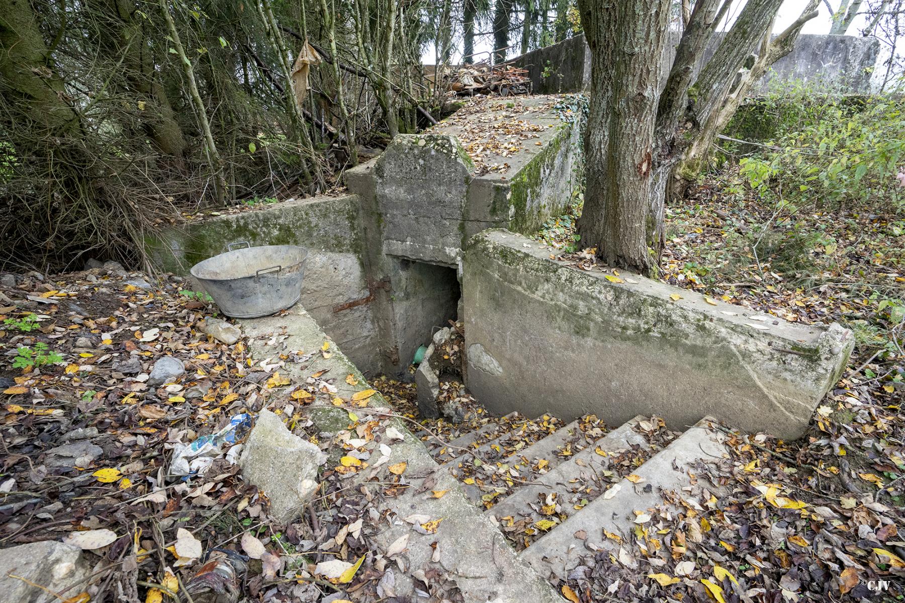 Ligne Maginot - CB286 - PESCH OUEST - (Blockhaus pour arme infanterie) - L'entrée du blockhaus - Lia VERMEULEN