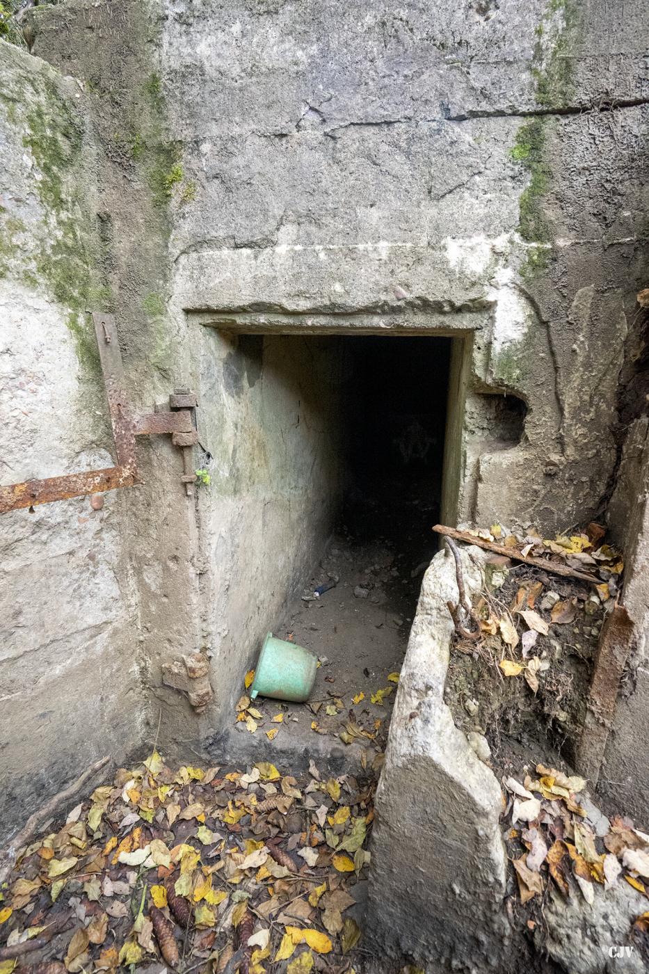 Ligne Maginot - CB286 - PESCH OUEST - (Blockhaus pour arme infanterie) - Restes du porte d’entrée - Lia VERMEULEN