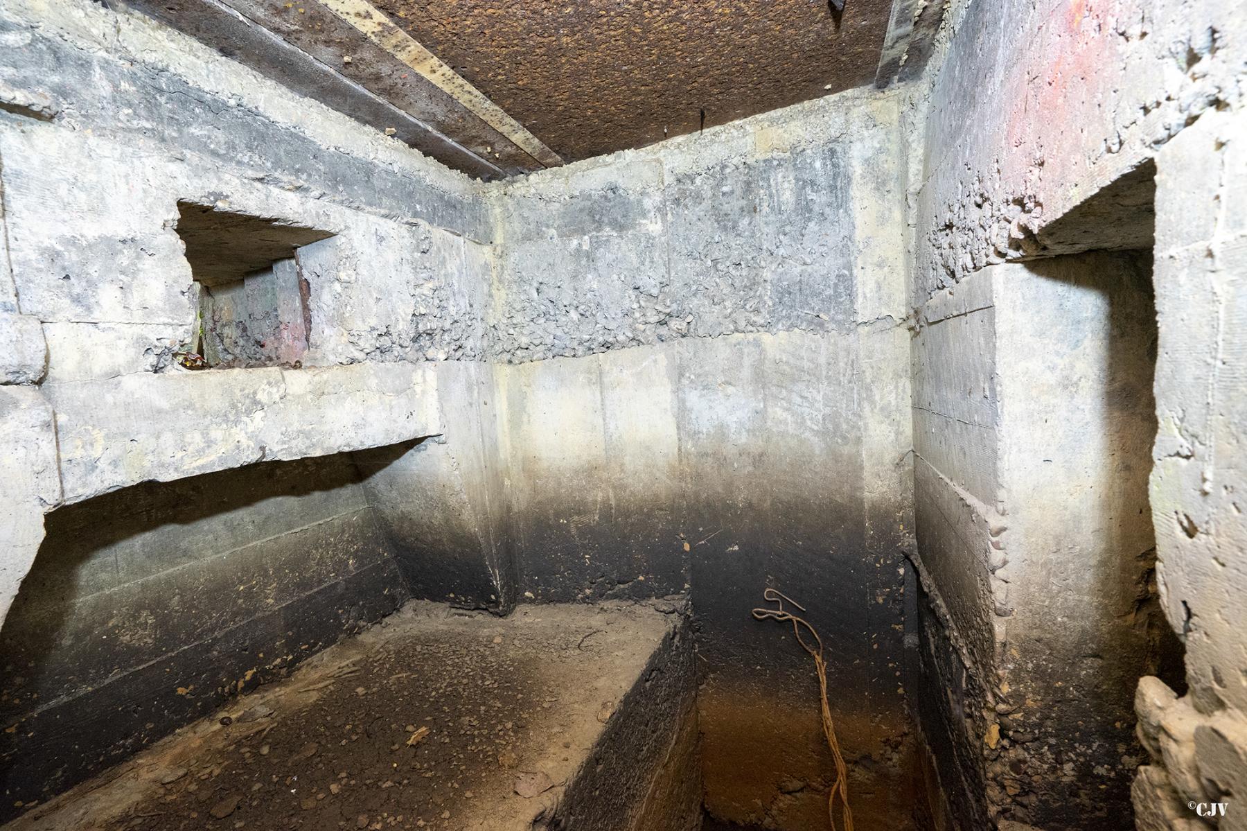 Ligne Maginot - CB80-C - MEIEREI 4 - (Blockhaus pour arme infanterie) - A droite se trouve un petit niche - Lia VERMEULEN