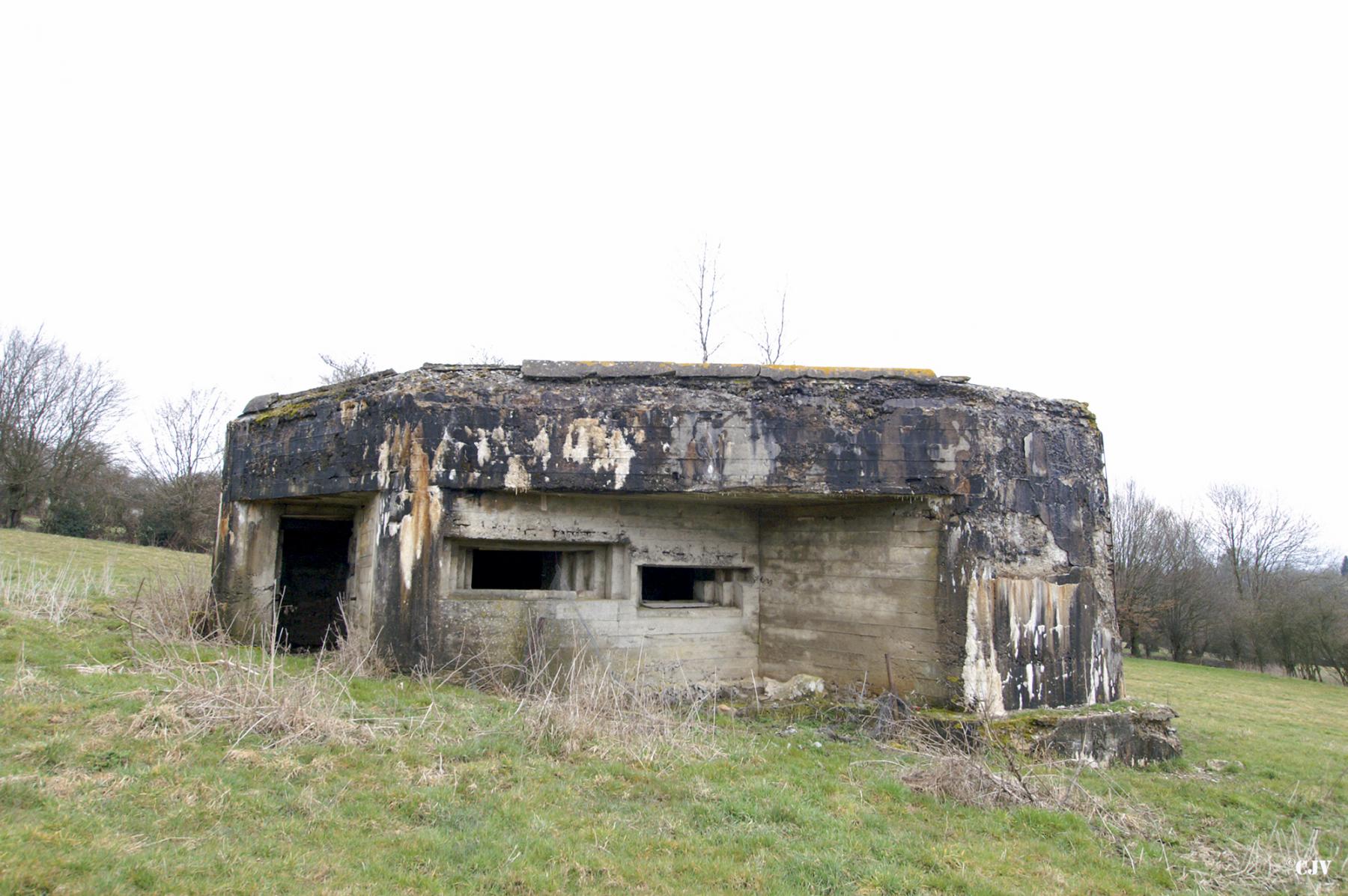 Ligne Maginot - A108 - BEAUX SARTS - (Blockhaus pour canon) - L'entrée du personnel et les créneaux - Lia VERMEULEN