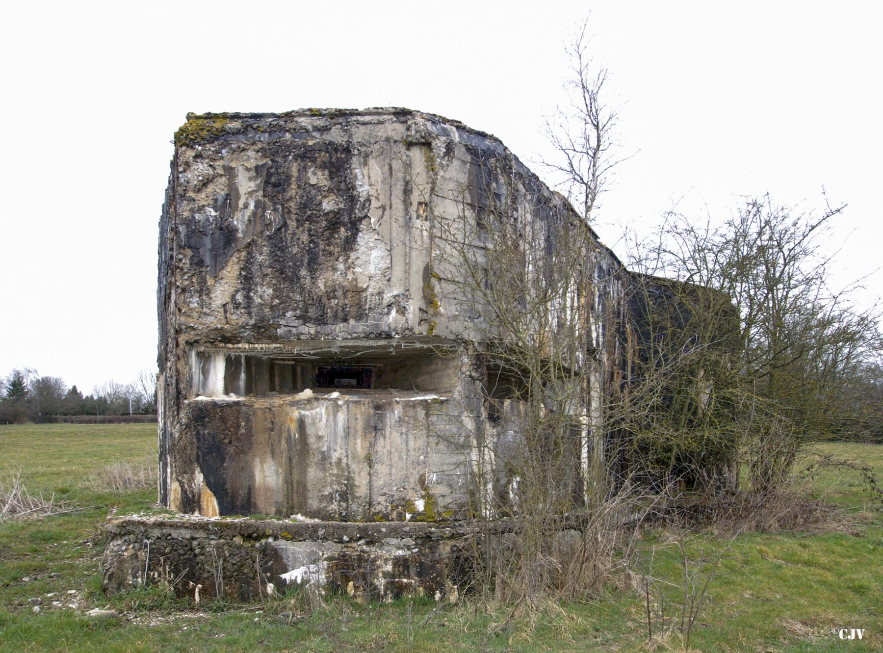 Ligne Maginot - A108 - BEAUX SARTS - (Blockhaus pour canon) - Les créneaux d'observation - Lia VERMEULEN