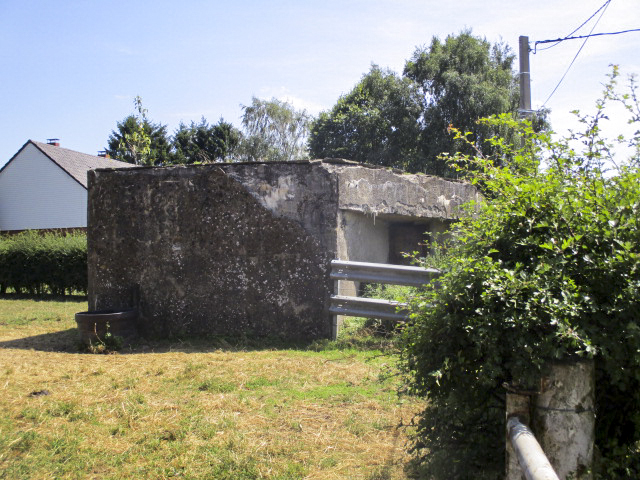 Ligne Maginot - B681 - QUATRE BRAS - (Blockhaus pour canon) - Vue prise depuis la D 936 - Route Nationale. - Randonneur62