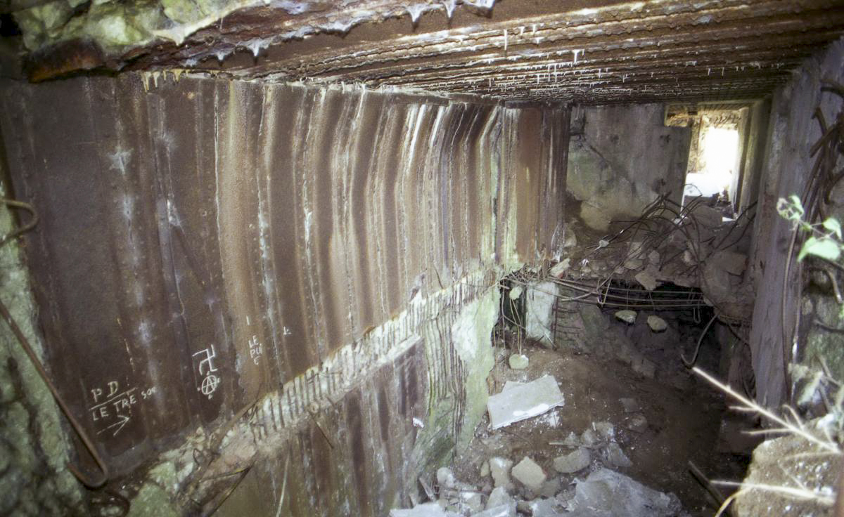 Ligne Maginot - C34 - L'EPINETTE - (Casemate d'infanterie - double) - L'intérieur de la casemate, ou ce qu'il en reste ... - Valentin Hemmert