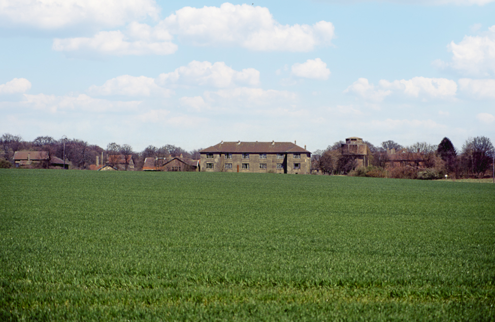 Ligne Maginot - ANGEVILLERS (CAMP) - (Camp de sureté) - Le camp vu depuis la route qui y mène à partir du village d'Angevillers - Michel Teiten
