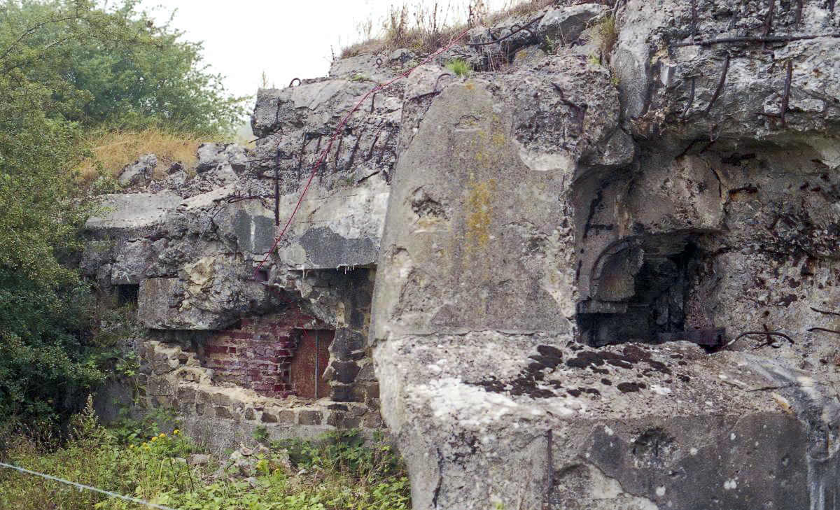 Ligne Maginot - OSTERGNIES - C39 - (Casemate d'infanterie) -  - Valentin Hemmert