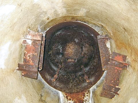 Ligne Maginot - B724 - AUNIAUX (Blockhaus pour canon) - Le puits de la cloche - AALMA - www.lignemaginot.com