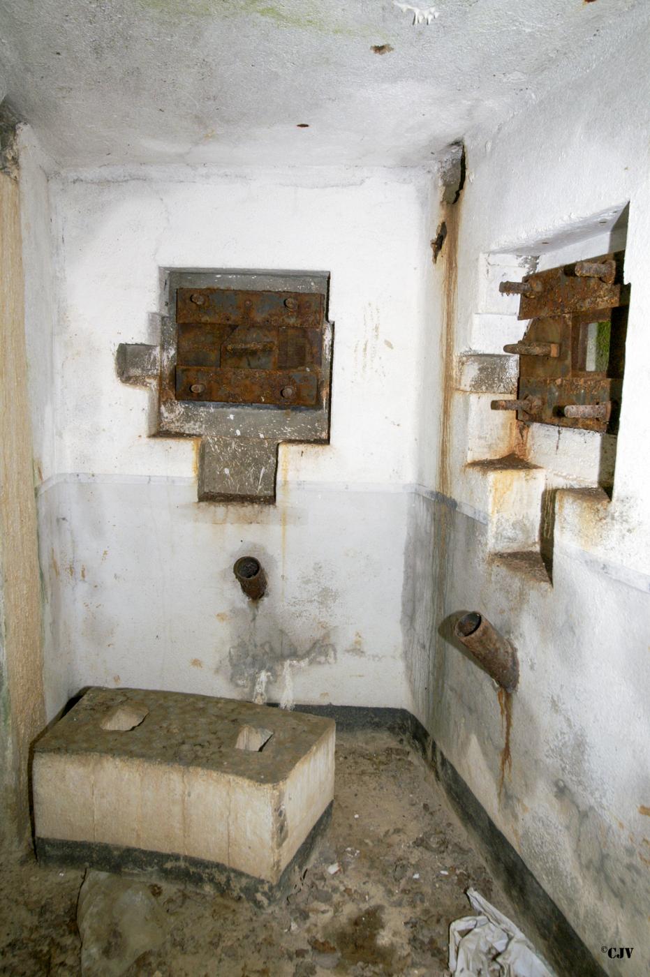 Ligne Maginot - B754 - FOND SAINT JEAN - (Blockhaus pour canon) - La défense de l'entrée - Caspar Vermeulen