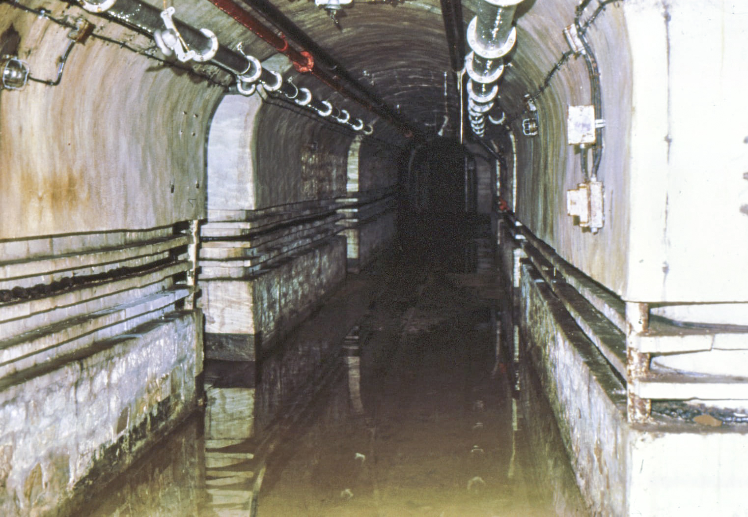 Ligne Maginot - SCHOENENBOURG - (Ouvrage d'artillerie) - La galerie au niveau des magasins aux artifices - Adam Christian