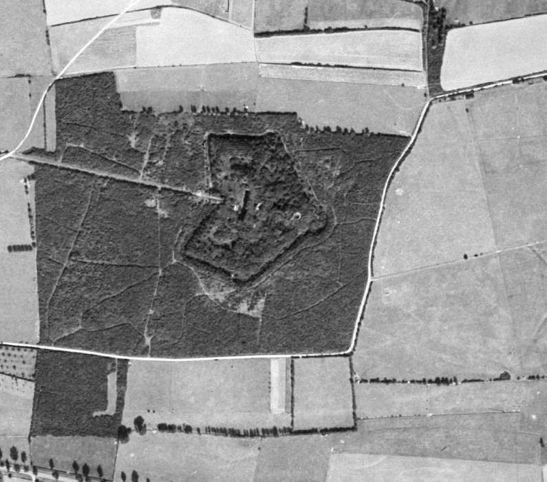 Ligne Maginot - CERFONTAINE (I/84° RIF - III/161° RAP) - (PC de Quartier) -  - IGN - Géoportail 1949