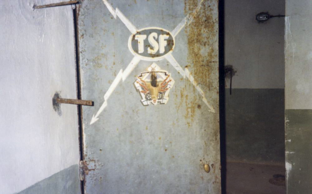 Ligne Maginot - GORDOLON (GN) - (Ouvrage d'artillerie) - Bloc 1
Porte du local radio disparue dans les années 80 - Marc ENDINGER
