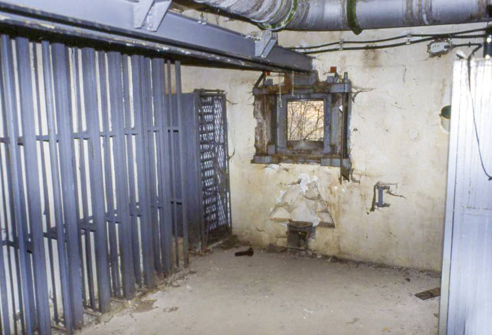 Ligne Maginot - GORDOLON (GN) - (Ouvrage d'artillerie) - Bloc 2
Chambre de tir de l'antichar de 47 - Marc ENDINGER