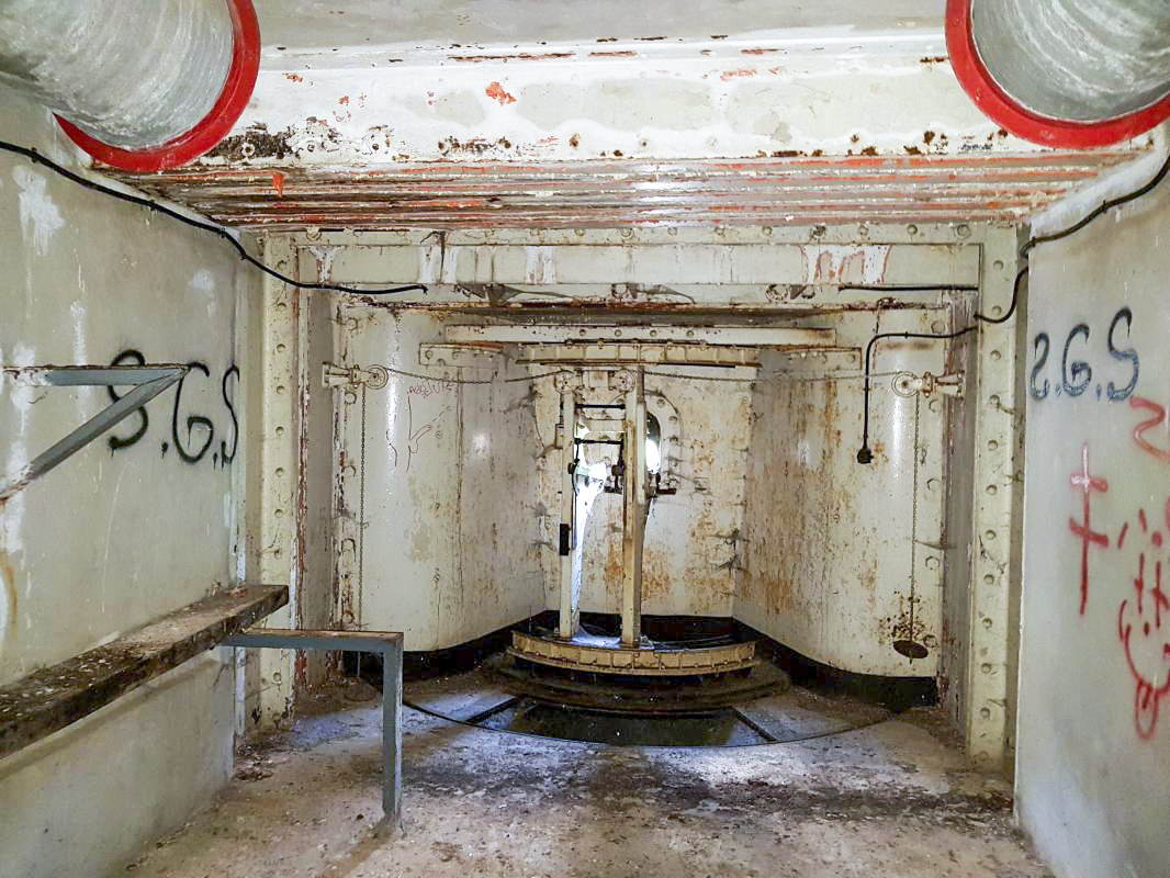 Ligne Maginot - GORDOLON (GN) - (Ouvrage d'artillerie) - Bloc 3
Chambres des 75mm (vides les 2) - ELLENA-CUNY
