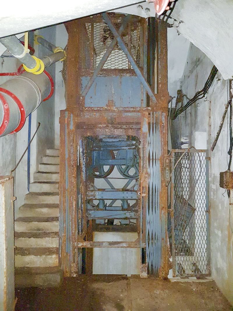 Ligne Maginot - GORDOLON (GN) - (Ouvrage d'artillerie) - Bloc 3
Etage inférieur
Machinerie du monte charge - ELLENA-CUNY