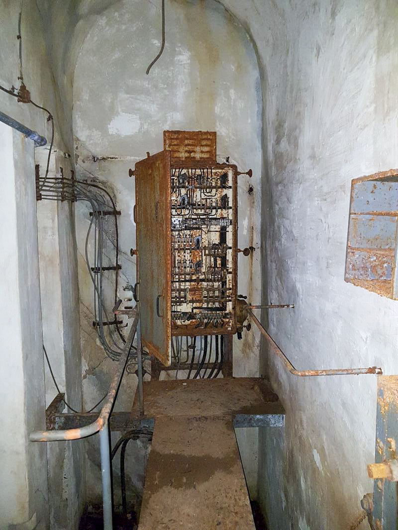 Ligne Maginot - GORDOLON (GN) - (Ouvrage d'artillerie) - Bloc 3
Etage inférieur
Machinerie du monte charge - Ellena-Cuny