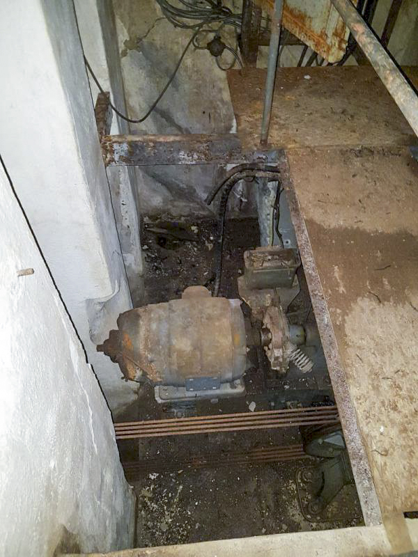 Ligne Maginot - GORDOLON (GN) - (Ouvrage d'artillerie) - Bloc 3
Etage inférieur
Machinerie du monte charge - ELLENA-CUNY