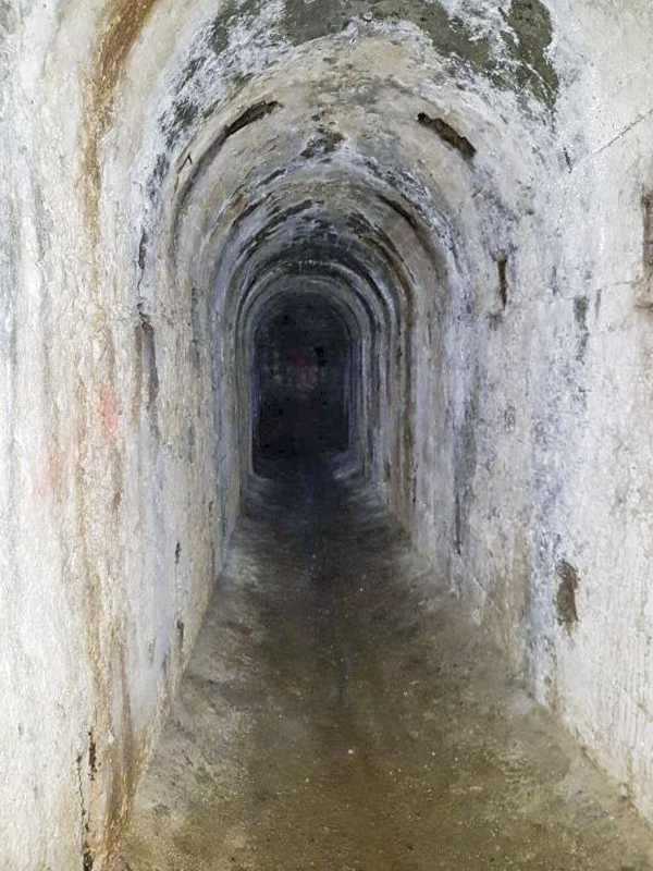 Ligne Maginot - GORDOLON (GN) - (Ouvrage d'artillerie) - Galerie d'assèchement
Puits non débouchant. Située dans le prolongement du dépôt mortuaire - ELLENA-CUNY