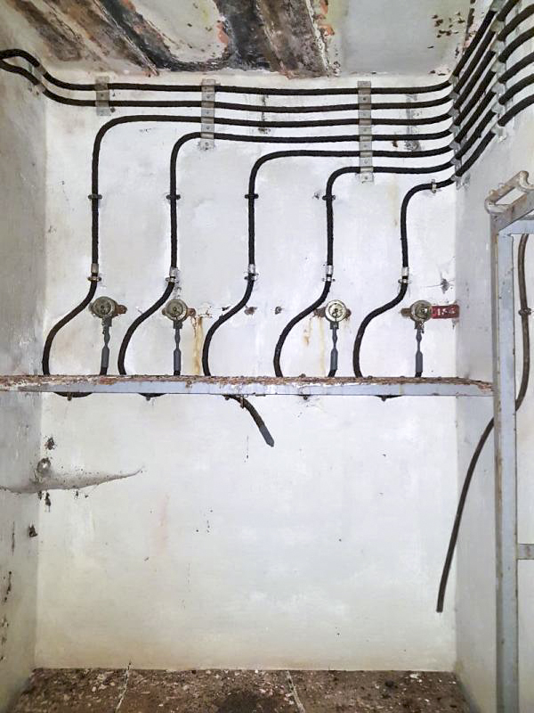 Ligne Maginot - GORDOLON (GN) - (Ouvrage d'artillerie) - Étage intermédiaire, côté bloc 3
Prises téléphoniques - ELLENA-CUNY