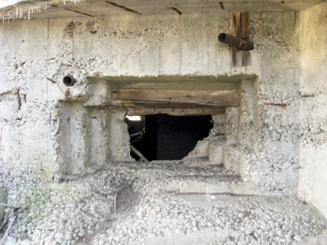 Ligne Maginot - CEZF-4 - SARRE UNION NORD-EST - (Casemate d'infanterie - Double) - Créneau pour canon - Christian LENHARD