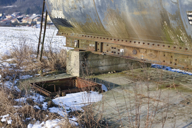 Ligne Maginot - 31L - (Chambre de coupure) - La trappe d'accès reste encore visible. Le volet de fermeture a toutefois disparu. - www.arnaultjl-photo.com