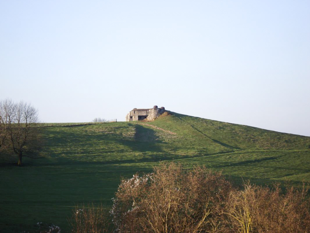 Ligne Maginot - GUERLETTE - (Casemate d'infanterie - double) - Vue vers Thonne-le-Thil - R Tucker