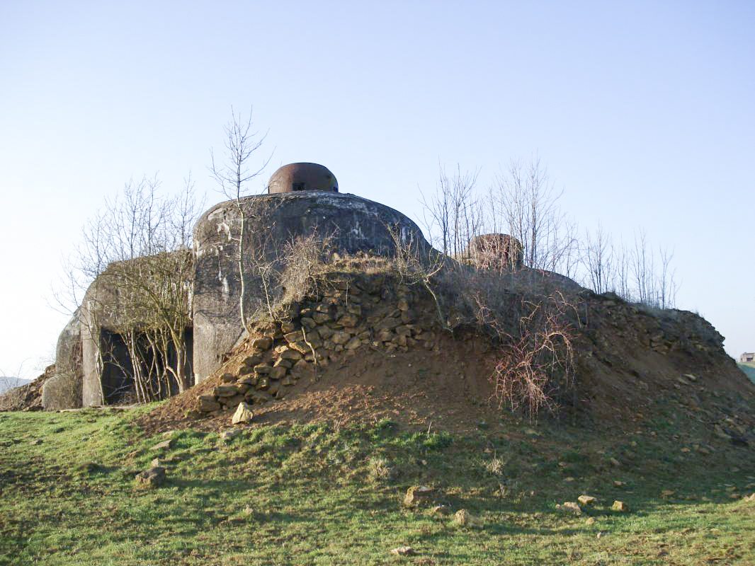 Ligne Maginot - GUERLETTE - (Casemate d'infanterie - double) - Face droite - R Tucker