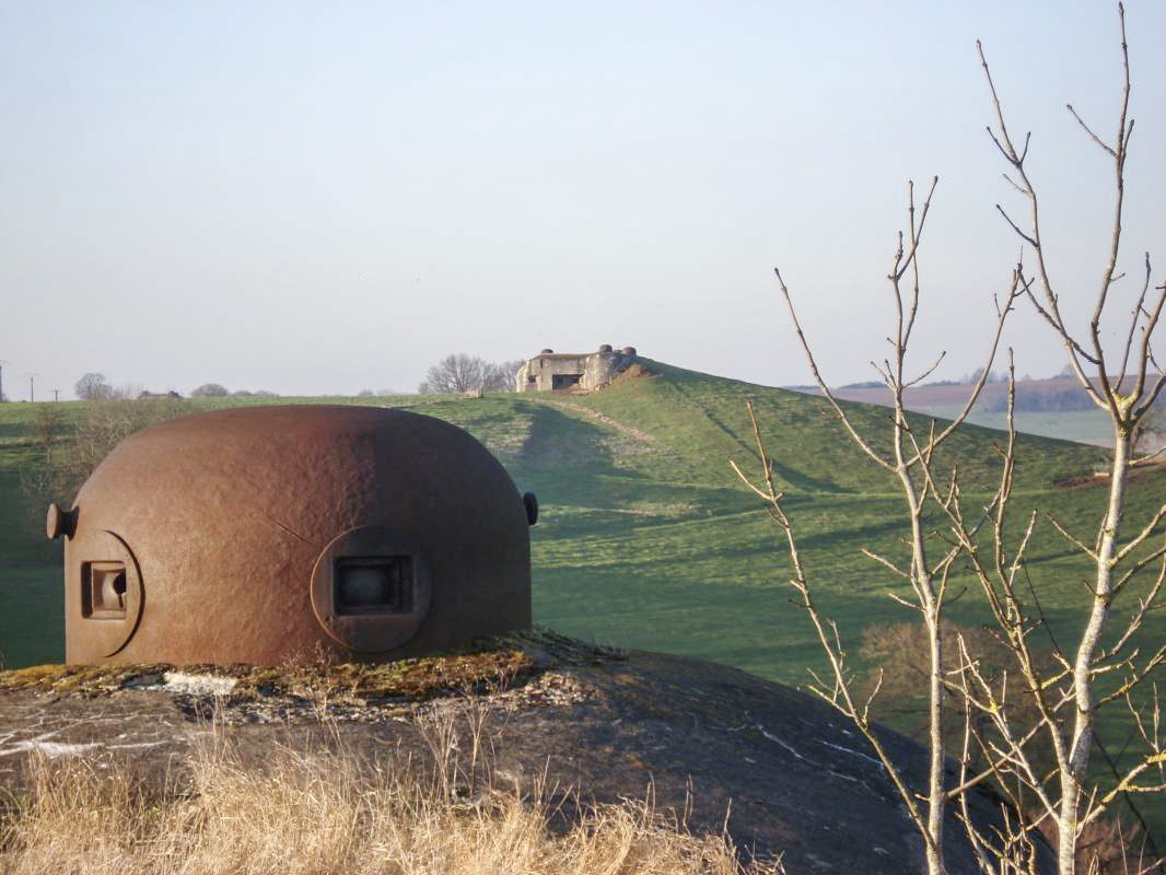 Ligne Maginot - GUERLETTE - (Casemate d'infanterie - double) - Vue vers Thonne-le-Thil, puis Christ - R Tucker
