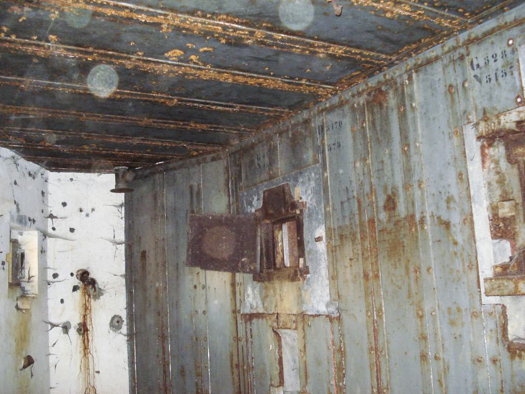 Ligne Maginot - GUERLETTE - (Casemate d'infanterie - double) - Chambre de tire nord-ouest, créneau JM - R Tucker