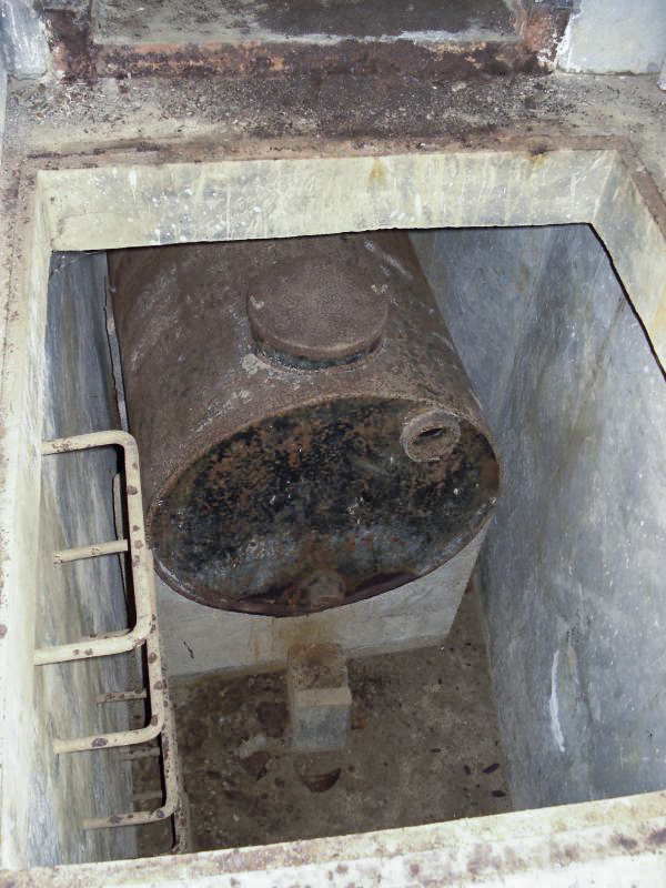 Ligne Maginot - GUERLETTE - (Casemate d'infanterie - double) - Fosss septique de la latrine - R Tucker