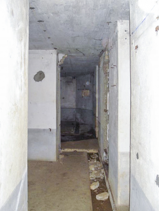 Ligne Maginot - GUERLETTE - (Casemate d'infanterie - double) - Couloir - R Tucker