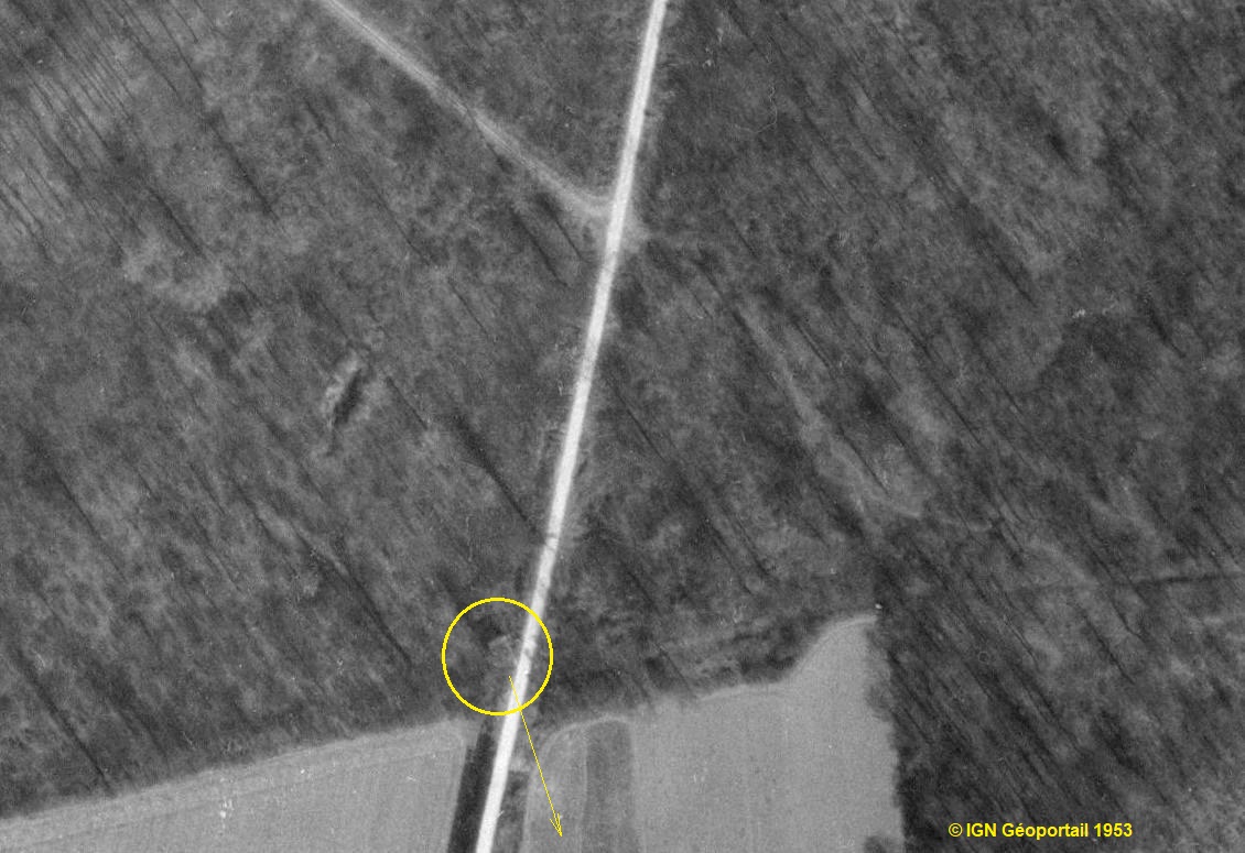 Ligne Maginot - LANGHURST - (Blockhaus pour arme infanterie) - Le bloc est parfaitement identifiable sur cette photo de 1953 - IGN - Géoportail 1953