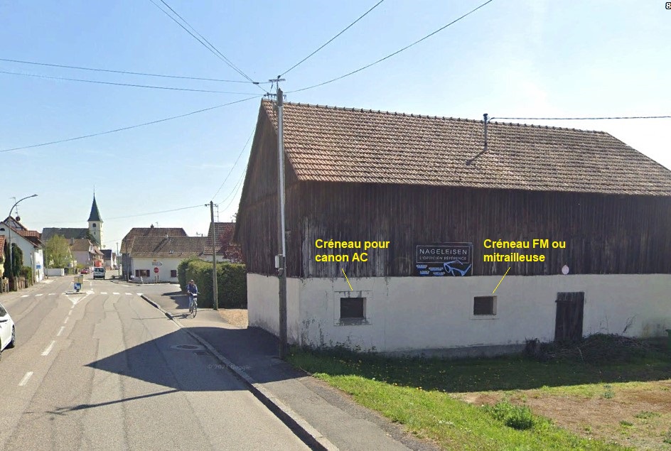 Ligne Maginot - KEMBS NORD 6 - (Blockhaus pour canon) - Vue du nord vers le sud. Le blockhaus était construit à l'intérieur de la grange. Il bénéficiait d'une vue imprenable en enfilade sur la nationale. - google streetview