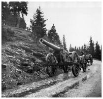 Ligne Maginot - Pièce de 120 L mod 1878 de Bange - Pièce de 120 L mod 1878 de Bange appartenant à la 9° Bie du IV/164°RAP abandonnée sur la route du Mont-Cenis 
Photo prise par l'armée italienne