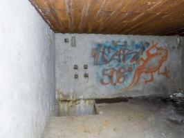 Ligne Maginot - 300 - CANAL DES ARDENNES - (Blockhaus pour arme infanterie) - Vue de l'entrée, face frontale et l'accès à l'étage inférieur