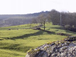 Ligne Maginot - BELLEVUE - (Casemate d'artillerie) - Vue vers le sud ouest, Bb98 à l'arrière plan