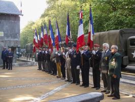 Ligne Maginot - MF10 - M - BOIS DE SAINT MENGES - (Poste GRM - Maison Forte) - Monsieur HAINIGIE Marcel (2éme à gauche), seul survivant de la MF10 le 12 mai 1940. 
Photo prise en 2009.