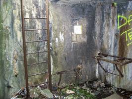 Ligne Maginot - MF15 - R - BOUCHON LOUIS VAL - (Poste GRM - Maison Forte) - Face arrière
L'accès vers l'étage supérieur