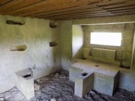Ligne Maginot - 202 - LA NIVRAGNE EST - (Blockhaus pour canon) - L'intérieur du blockhaus 
Faces gauche et frontale