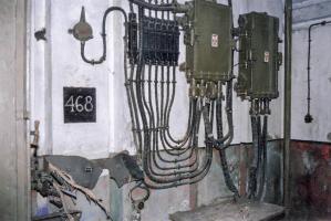 Ligne Maginot - HETTANGE GRANDE - X8 (QUARTIER ROUSSY - III/168°RIF) - (Abri) - Le central téléphonique de l'abri 
Photo prise au début des années 2000.