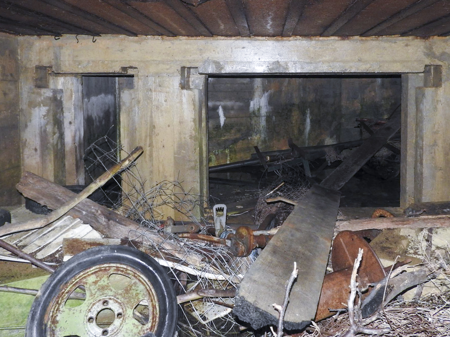 Ligne Maginot - GEBELSWIESE 1 - (Blockhaus pour canon) - L'intérieur du blockhaus.
Au fond la chambre de tir Ouest. - STENGER Mathieu