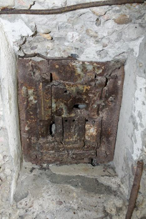 Ligne Maginot - CONFLUENT 3 - (Blockhaus pour arme infanterie) - Le clapet de fermeture du système pour lance-grenade - Christian LENHARD