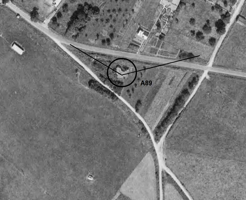Ligne Maginot - 109 - PETIT REMILLY - (Blockhaus lourd type STG / STG-FCR - Double) - Remarquer l'angle important que fait l'axe des deux chambres de tir, lié à la configuration de l'endroit. - IGN